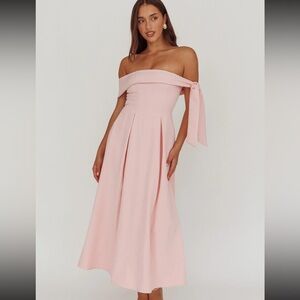 Aurora Sky Off-Shoulder Box Pleat
Midi Dress Pink